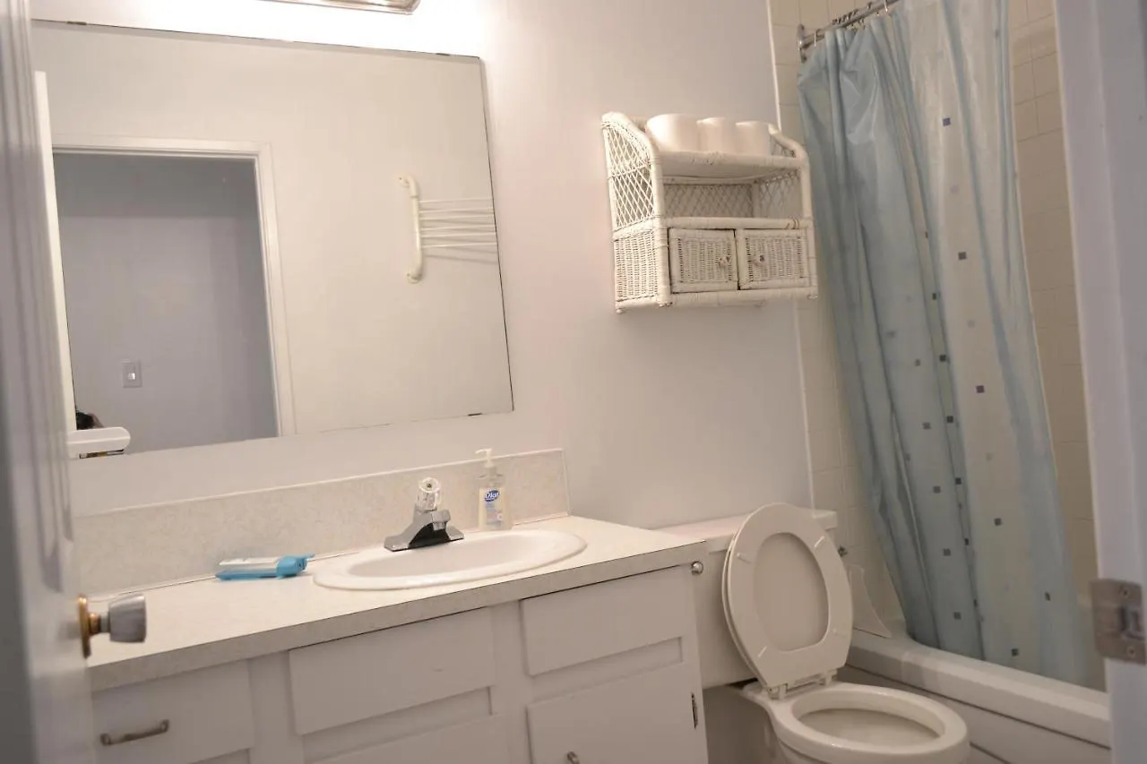 Guest house Private Bedroom On Renovated Duplex Main Floor - Dover Calgary