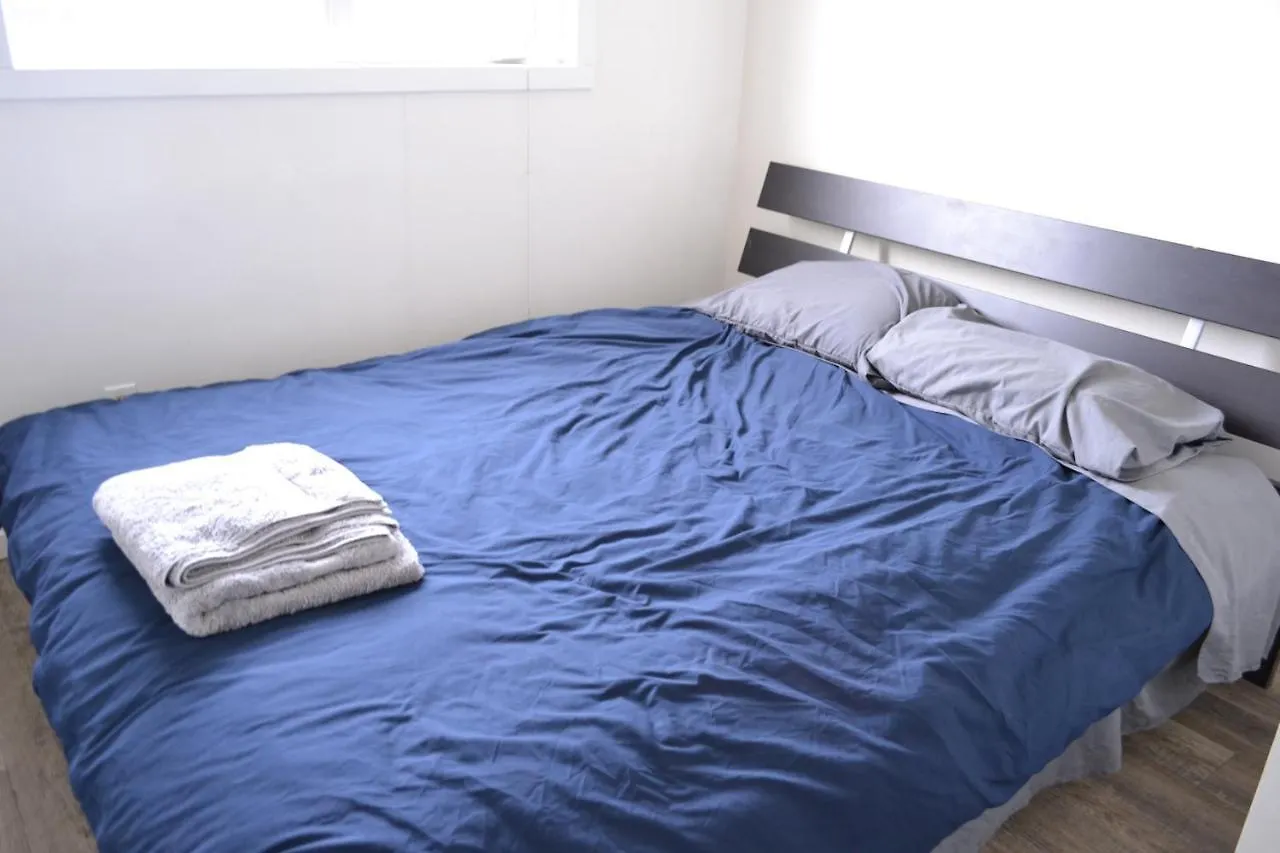 Guest house Private Bedroom On Renovated Duplex Main Floor - Dover Calgary
