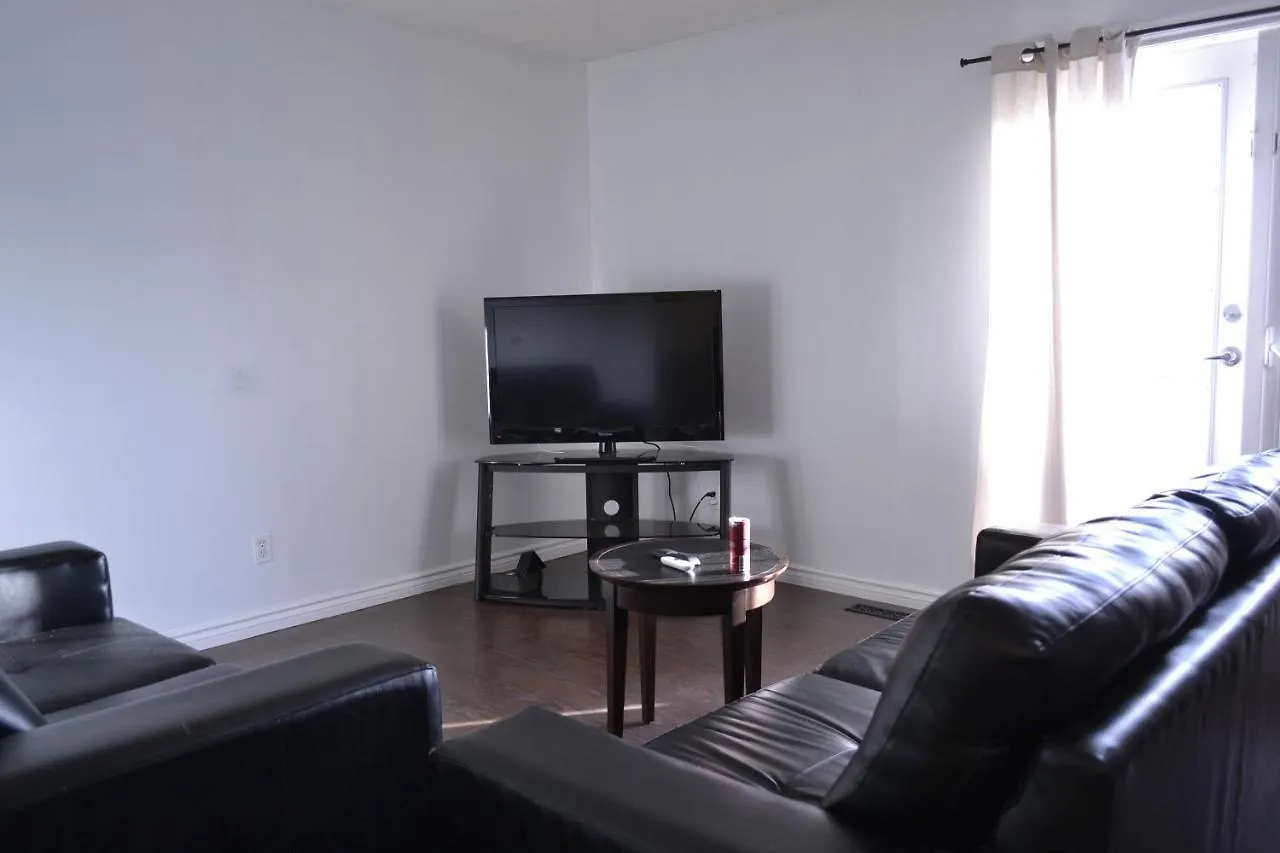 Private Bedroom On Renovated Duplex Main Floor - Dover YYC 0*,  Kanada
