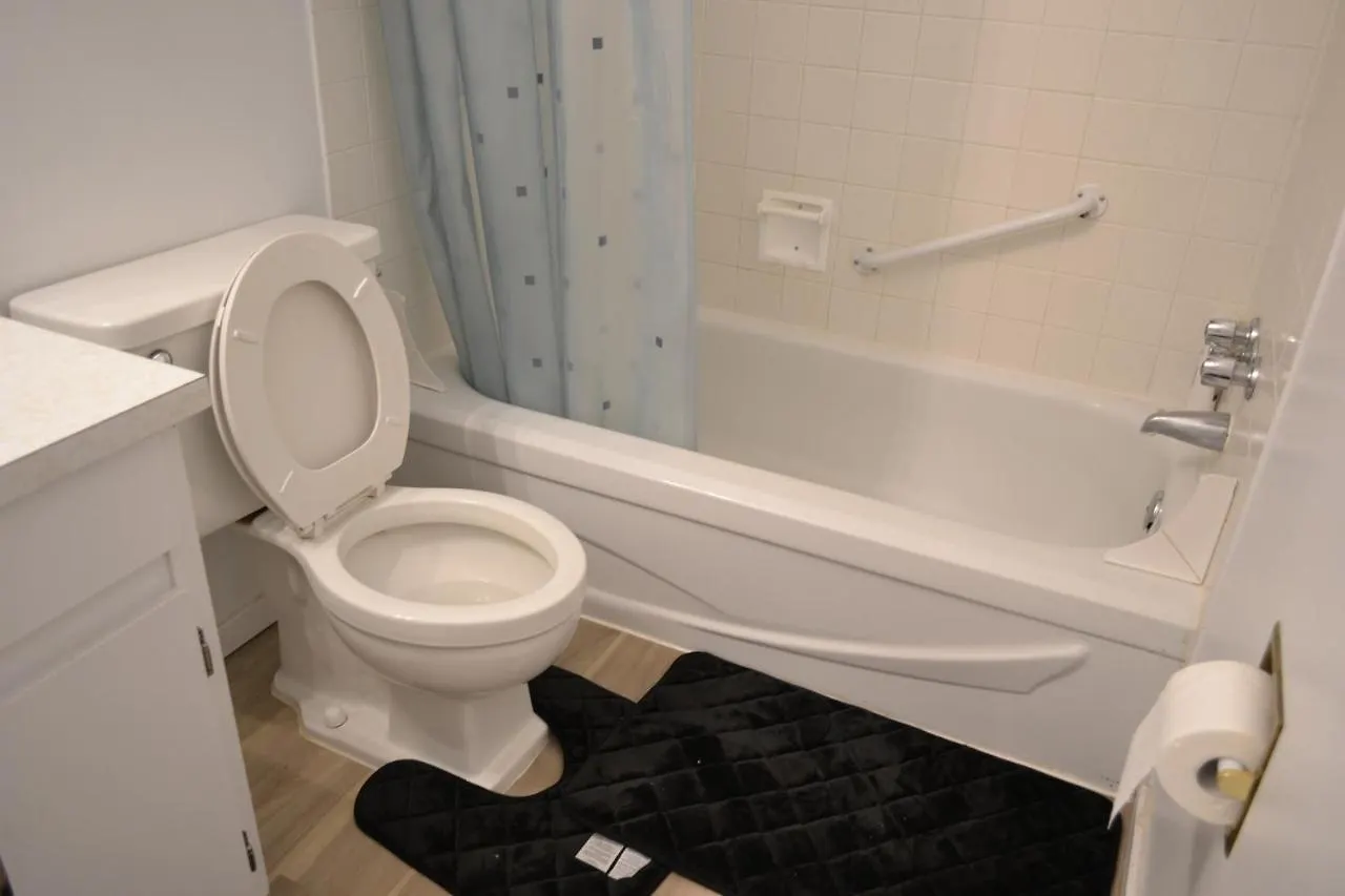 YYC Private Bedroom On Renovated Duplex Main Floor - Dover